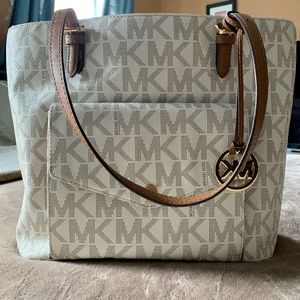 Michael Kors Medium Vanilla tote (used)